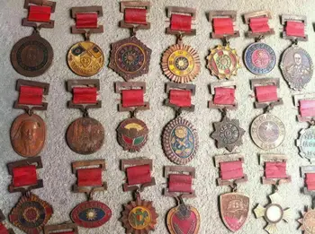 40 adet Anti-Japon Savaşında Çin'in askeri madalyasını toplayın farklı madalyalar ayarlayın